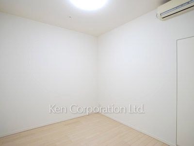 Service room (Extra room space) ※Photo of the same layout on 14 floor. Decoration and fixture may differ.