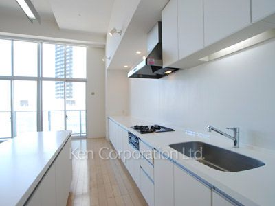 Kitchen ※Photo of the same layout on 14 floor. Decoration and fixture may differ.