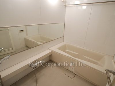 Bath ※Photo of the same layout on 14 floor. Decoration and fixture may differ.