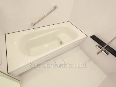 Bath ※Photo of the same layout on 8 floor. Decoration and fixture may differ.