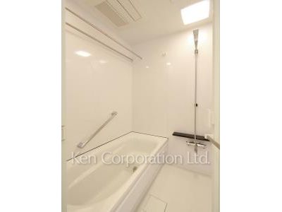 Bath ※Photo of the same layout on 8 floor. Decoration and fixture may differ.