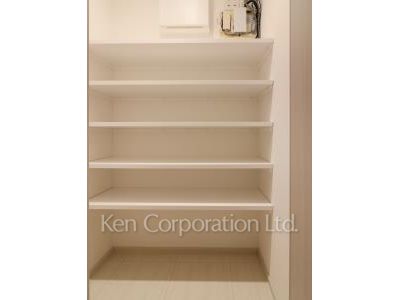 Shoes-In Closet ※Photo of the same layout on 3 floor. Decoration and fixture may differ.