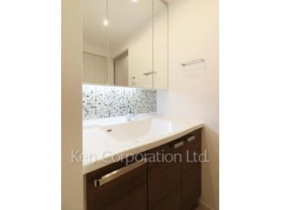 Powder Room ※Photo of the same layout on 3 floor. Decoration and fixture may differ.