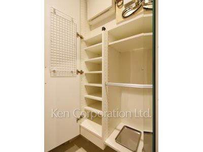 Shoes Closet ※Photo of the same layout on 2 floor. Decoration and fixture may differ.