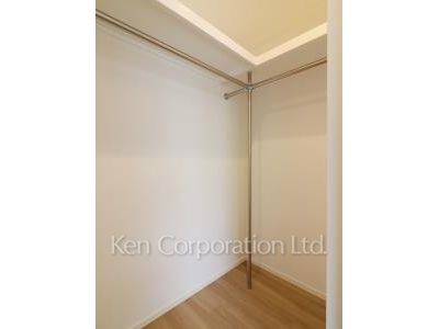Walk-In Closet ※Photo of the same layout on 4 floor. Decoration and fixture may differ.