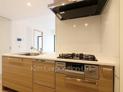 Kitchen ※Photo of the same layout on 4 floor. Decoration and fixture may differ.