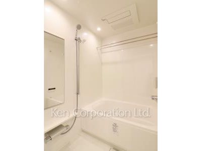 Bath ※Photo of the same layout on 4 floor. Decoration and fixture may differ.
