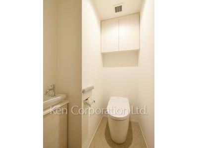 Lavatory ※Photo of the same layout on 4 floor. Decoration and fixture may differ.