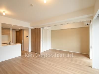 Living-Dining ※Photo of the same layout on 4 floor. Decoration and fixture may differ.