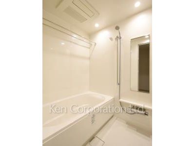 Bath ※Photo of the same layout on 4 floor. Decoration and fixture may differ.