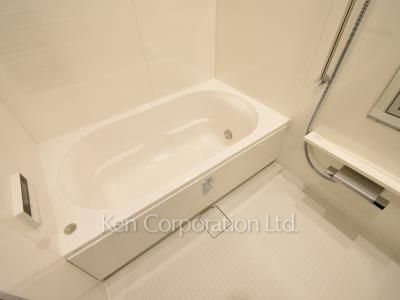 Bath ※Photo of the same layout on 4 floor. Decoration and fixture may differ.