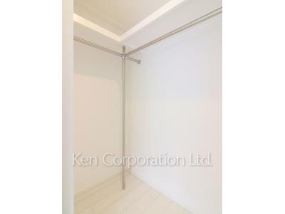 Walk-In Closet ※Photo of the same layout on 3 floor. Decoration and fixture may differ.