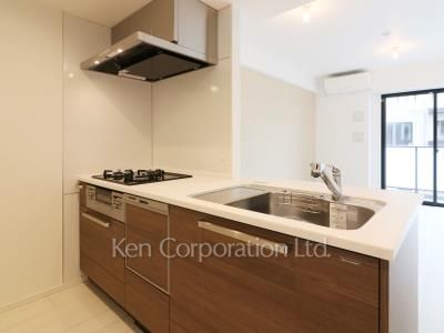 Kitchen ※Photo of the same layout on 3 floor. Decoration and fixture may differ.