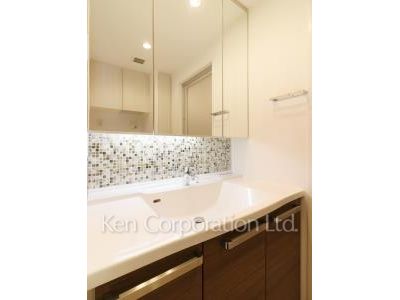 Powder Room ※Photo of the same layout on 3 floor. Decoration and fixture may differ.