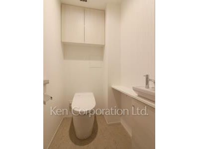 Lavatory ※Photo of the same layout on 3 floor. Decoration and fixture may differ.