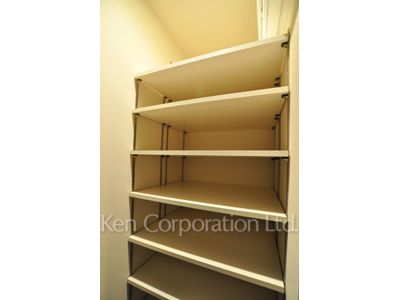 Shoes-In Closet ※Photo of the same layout on 6 floor. Decoration and fixture may differ.