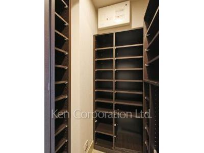 Shoes-In Closet ※Photo of the same layout on 4 floor. Decoration and fixture may differ.