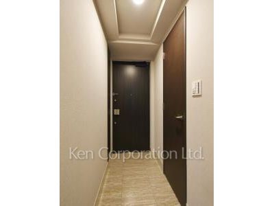 Entrance ※Photo of the same layout on 4 floor. Decoration and fixture may differ.