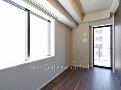 Master Bedroom ※Photo of the same layout on 4 floor. Decoration and fixture may differ.