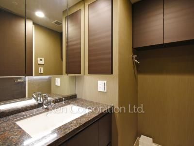 Powder Room ※Photo of the same layout on 4 floor. Decoration and fixture may differ.