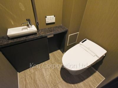 Lavatory ※Photo of the same layout on 4 floor. Decoration and fixture may differ.