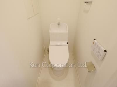 Lavatory ※Photo of the same layout on 8 floor. Decoration and fixture may differ.