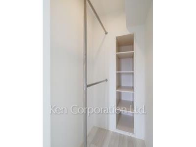 Walk-In Closet ※Photo of the same layout on 8 floor. Decoration and fixture may differ.