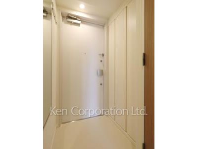 Entrance ※Photo of the same layout on 8 floor. Decoration and fixture may differ.