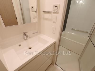 Powder Room ※Photo of the same layout on 8 floor. Decoration and fixture may differ.