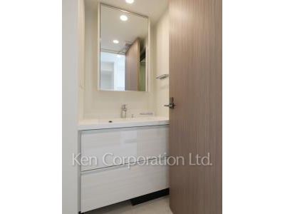 Powder Room ※Photo of the same layout on 8 floor. Decoration and fixture may differ.