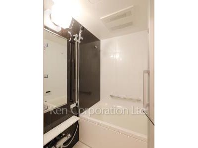 Bath ※Photo of the same layout on 8 floor. Decoration and fixture may differ.