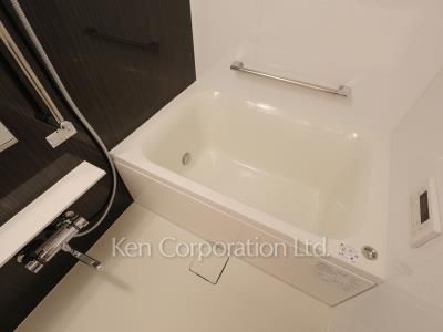 Bath ※Photo of the same layout on 8 floor. Decoration and fixture may differ.