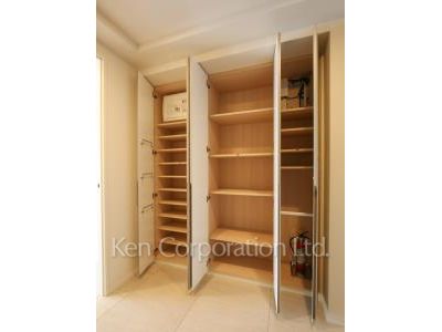Shoes Closet