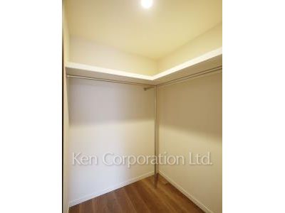 Closet ※Photo of the same layout on 8 floor. Decoration and fixture may differ.
