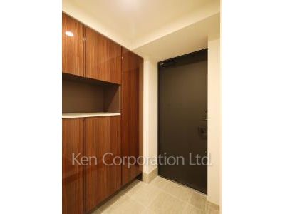 Entrance ※Photo of the same layout on 8 floor. Decoration and fixture may differ.