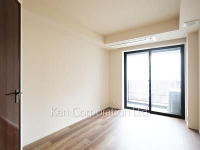 Bedroom ※Photo of the same layout on 8 floor. Decoration and fixture may differ.