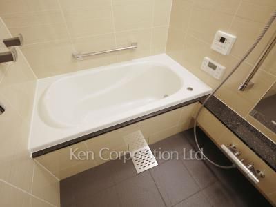 Bath ※Photo of the same layout on 8 floor. Decoration and fixture may differ.