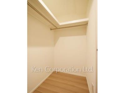 Walk-In Closet ※Photo of the same layout on 3 floor. Decoration and fixture may differ.