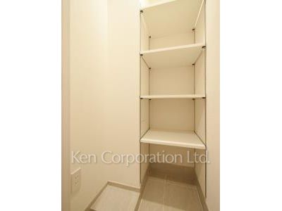Shoes-In Closet ※Photo of the same layout on 3 floor. Decoration and fixture may differ.