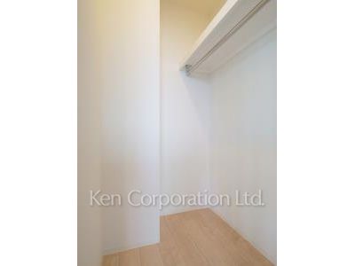 Walk-In Closet ※Photo of the same layout on 20 floor. Decoration and fixture may differ.