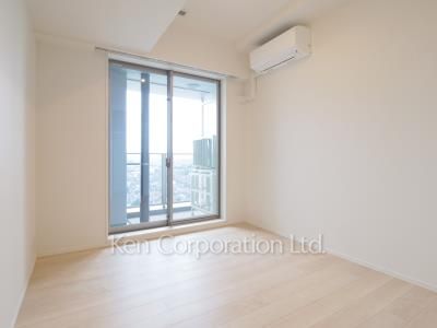 Master Bedroom ※Photo of the same layout on 20 floor. Decoration and fixture may differ.
