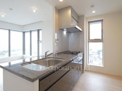 Kitchen ※Photo of the same layout on 20 floor. Decoration and fixture may differ.