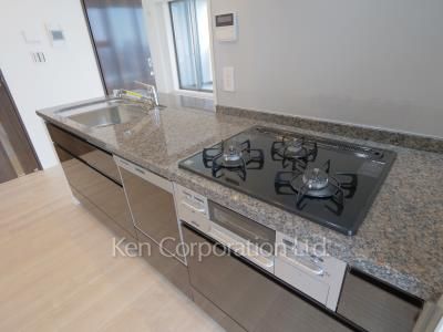 Kitchen ※Photo of the same layout on 20 floor. Decoration and fixture may differ.