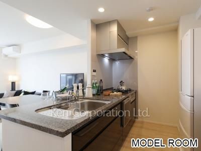 Kitchen *MODEL ROOM ※Photo of the same layout on 15 floor. Decoration and fixture may differ.
