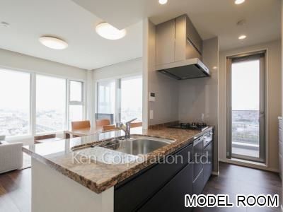 Kitchen *MODEL ROOM ※Photo of the same layout on 15 floor. Decoration and fixture may differ.
