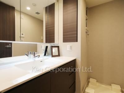 Powder Room ※Photo of the same layout on 15 floor. Decoration and fixture may differ.