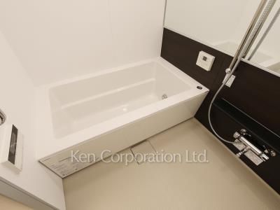 Bath ※Photo of the same layout on 15 floor. Decoration and fixture may differ.