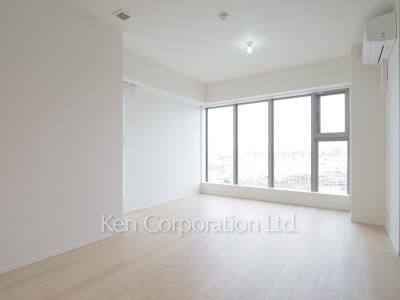 Living-Dining ※Photo of the same layout on 9 floor. Decoration and fixture may differ.