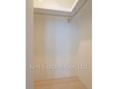 Walk-In Closet ※Photo of the same layout on 9 floor. Decoration and fixture may differ.