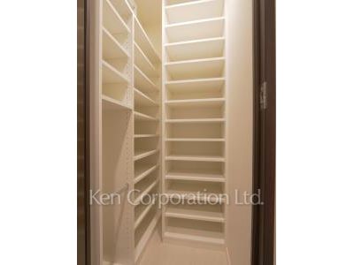 Shoes-In Closet ※Photo of the same layout on 9 floor. Decoration and fixture may differ.